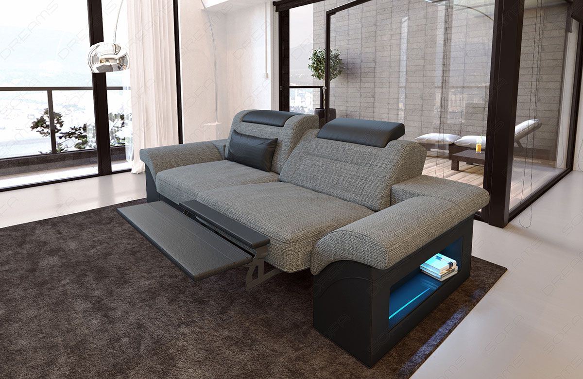 Polster Zweisitzer Sofa Monza mit verstellbaren Kopfstützen in Webstoff - grau - Hugo5 - Die LED Beleuchtung, USB Anschluss und Relaxfunktion sind optional erhältlich. Bei weiteren Fragen kontaktieren Sie uns bitte.