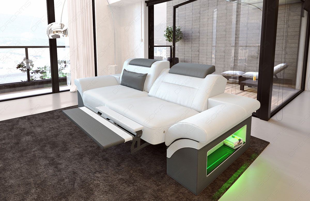 Zweisitzer Ledercouch Monza in weiß-grau - Die LED Beleuchtung, USB Anschluss und Relaxfunktion sind optional erhältlich.