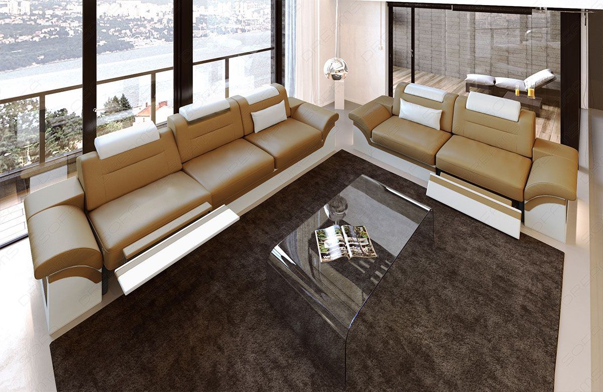 Leder Couchgarnitur Monza in sandbeige-weiß - Die LED Beleuchtung, USB Anschluss und Relaxfunktion sind optional erhältlich.