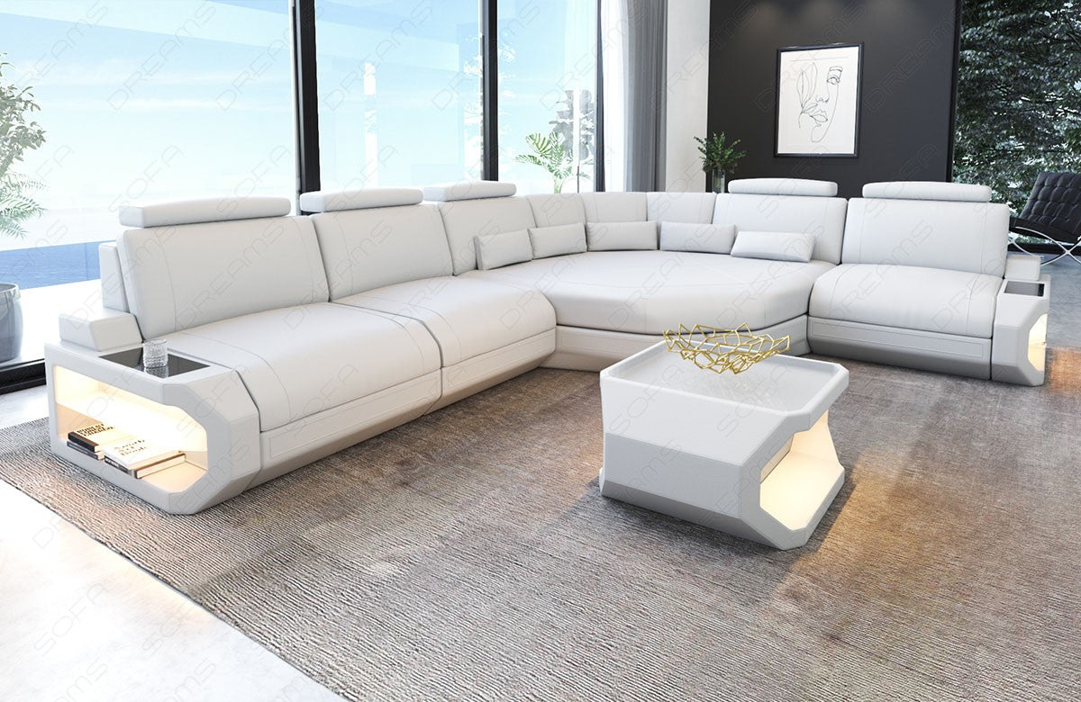 Ledersofa Asti L Form mit LED Beleuchtung und großer Ecke in komplett weiß. Couchtisch und USB Anschlüsse sind optional erhältlich.