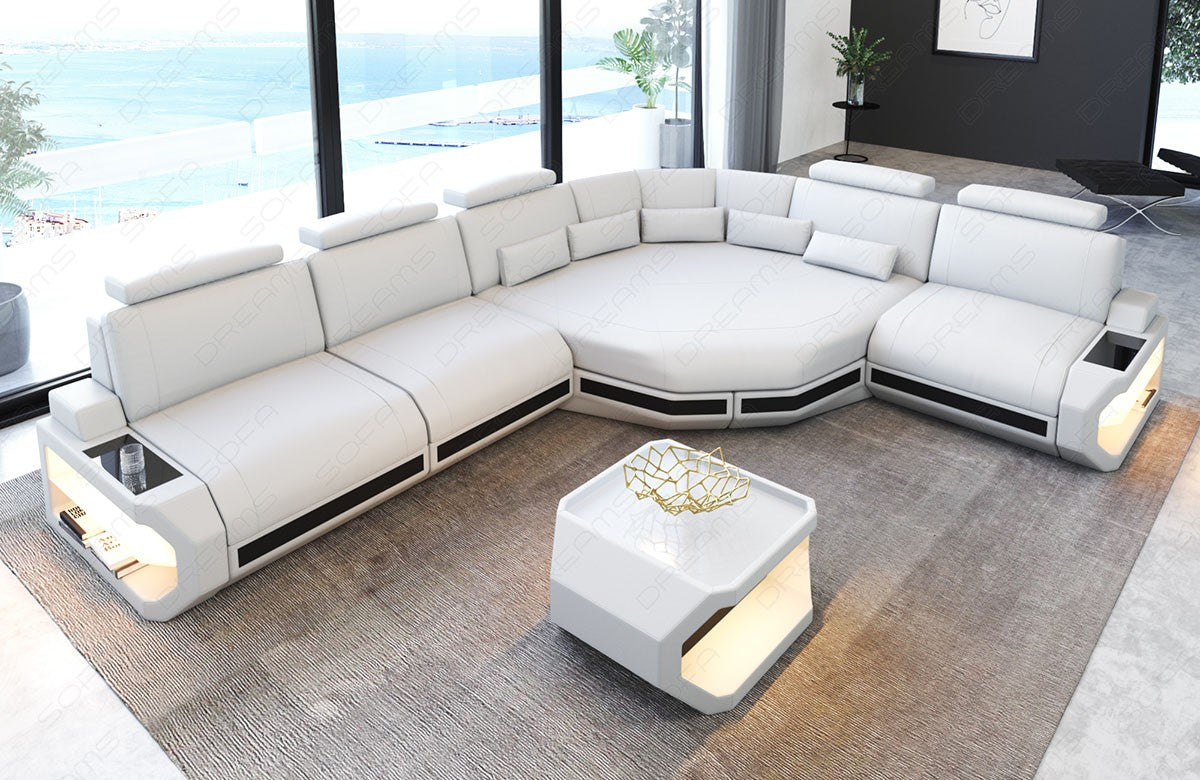 Modernes Leder Ecksofa Asti mit LED Beleuchtung und großer Ecke in weiß-schwarz. Couchtisch und USB Anschlüsse sind optional erhältlich.