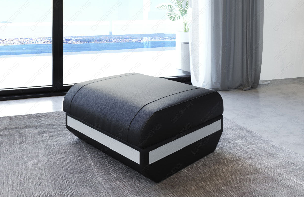 Zu diesem Sofa können Sie optional einen passenden Hocker dazubestellen.