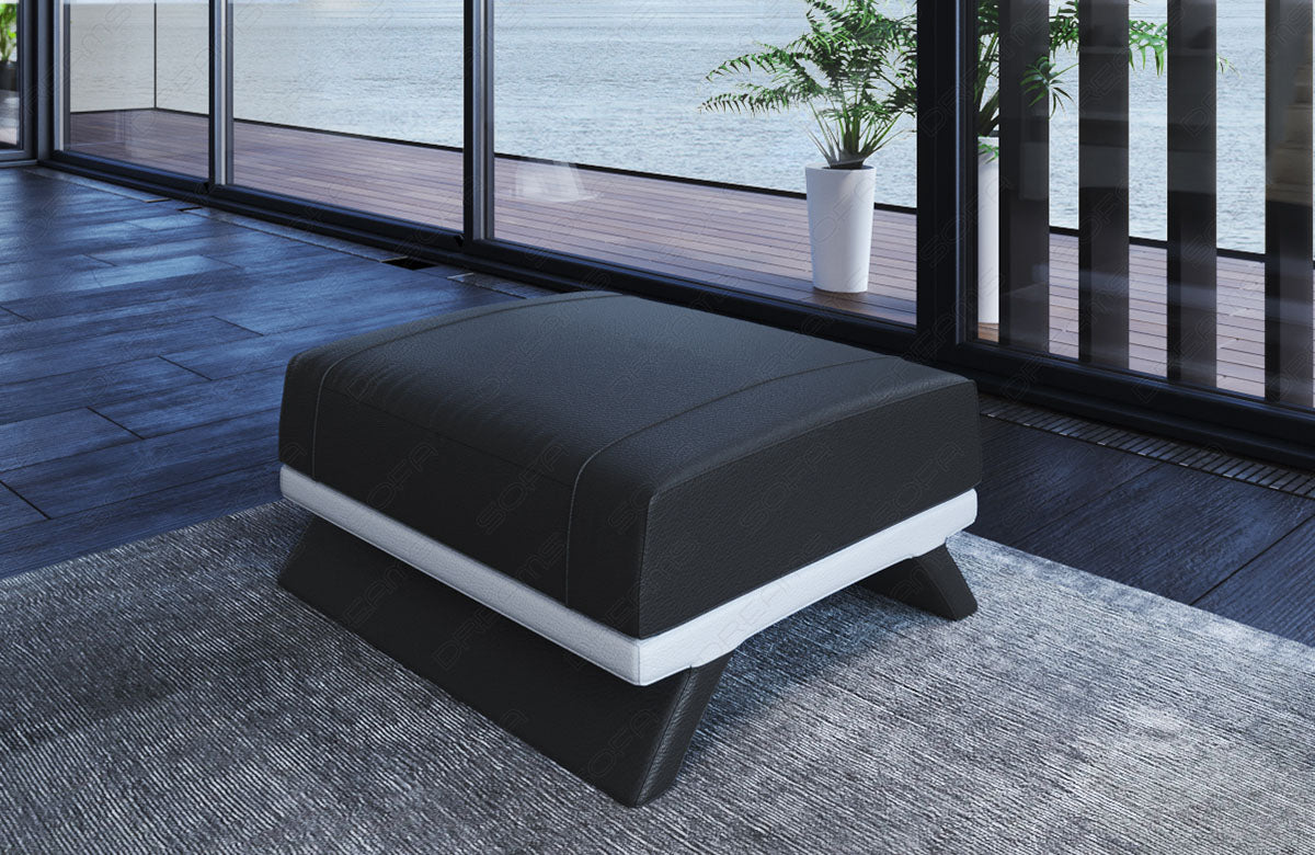 Zu diesem Sofa können Sie optional einen passenden Hocker dazubestellen.