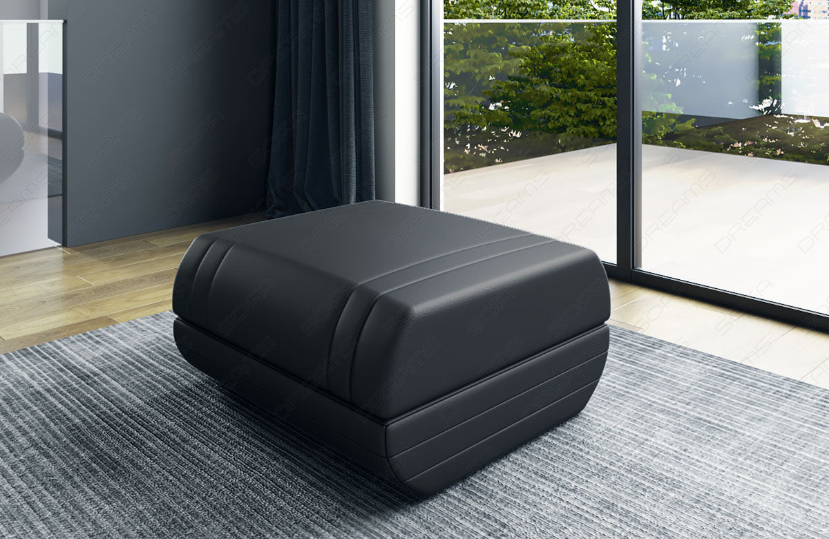 Zu diesem Sofa können Sie optional einen passenden Hocker dazubestellen.