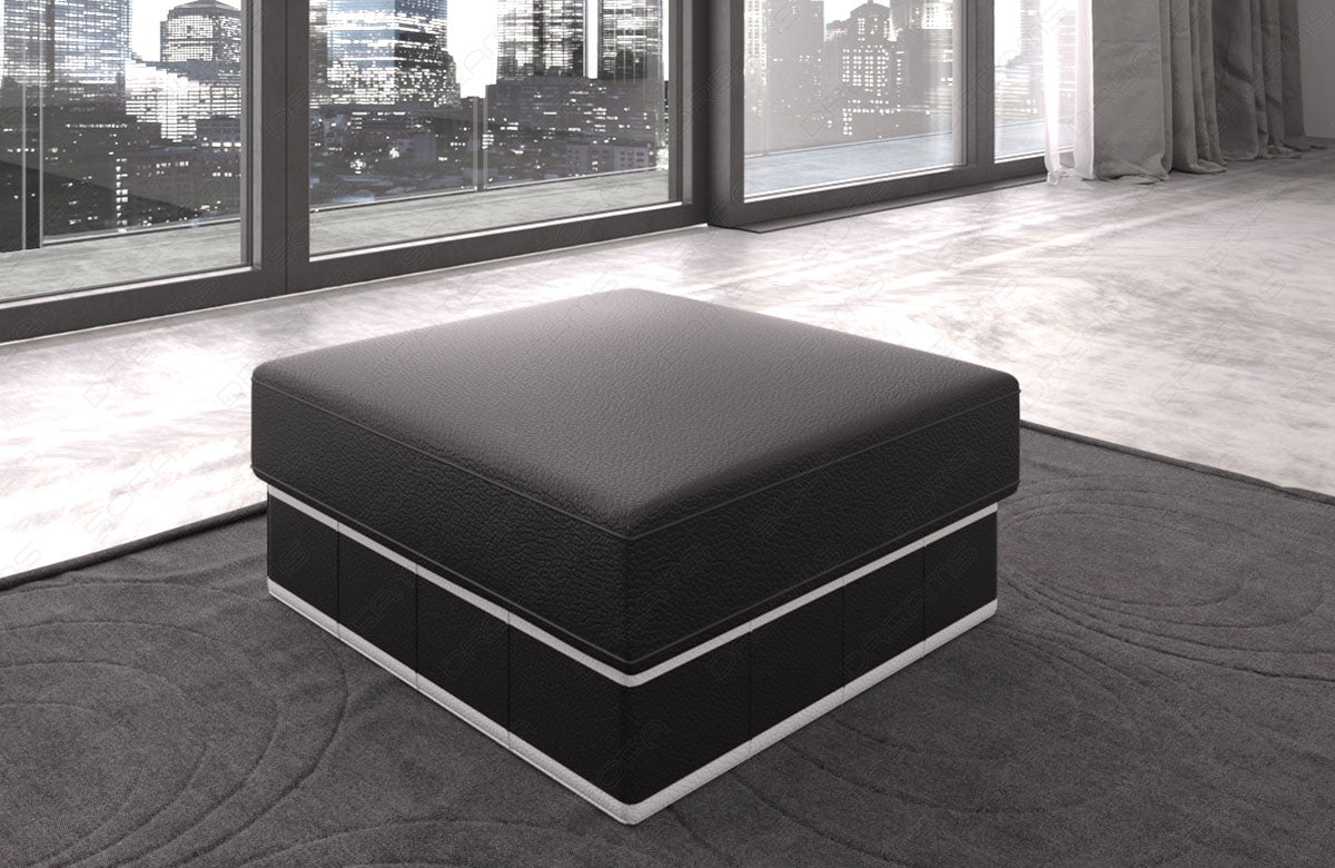 Zu diesem Sofa können Sie optional einen passenden Hocker dazubestellen.