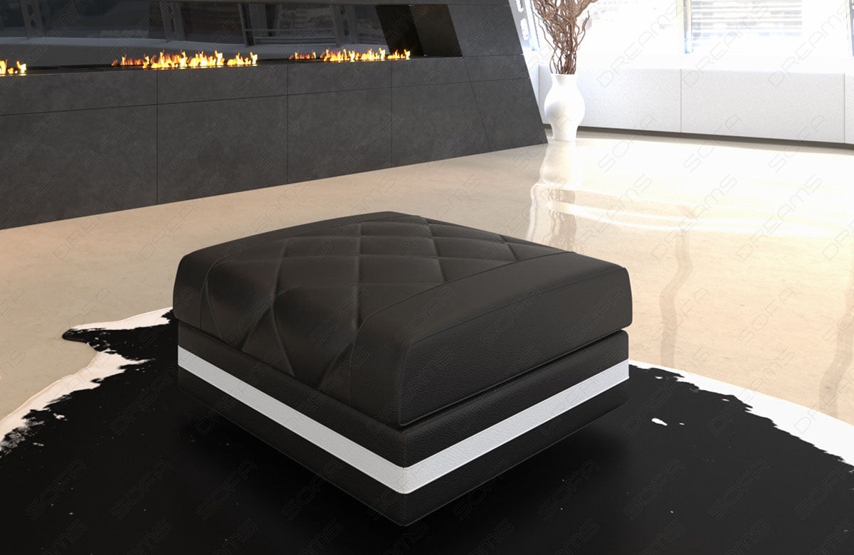 Zu diesem Sofa können Sie optional einen passenden Hocker dazubestellen.