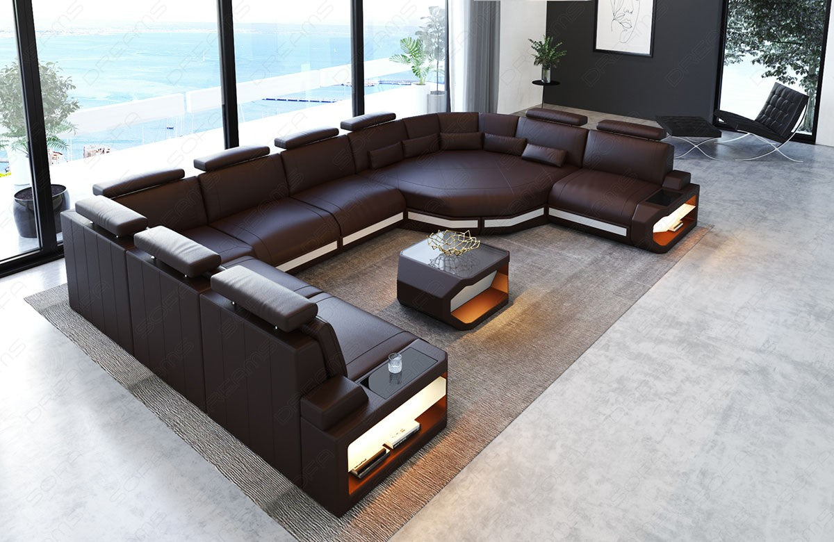 Leder Wohnlandschaft Asti U Form in dunkelbraun-weiß. Couchtisch und USB Anschlüsse sind optional erhältlich.