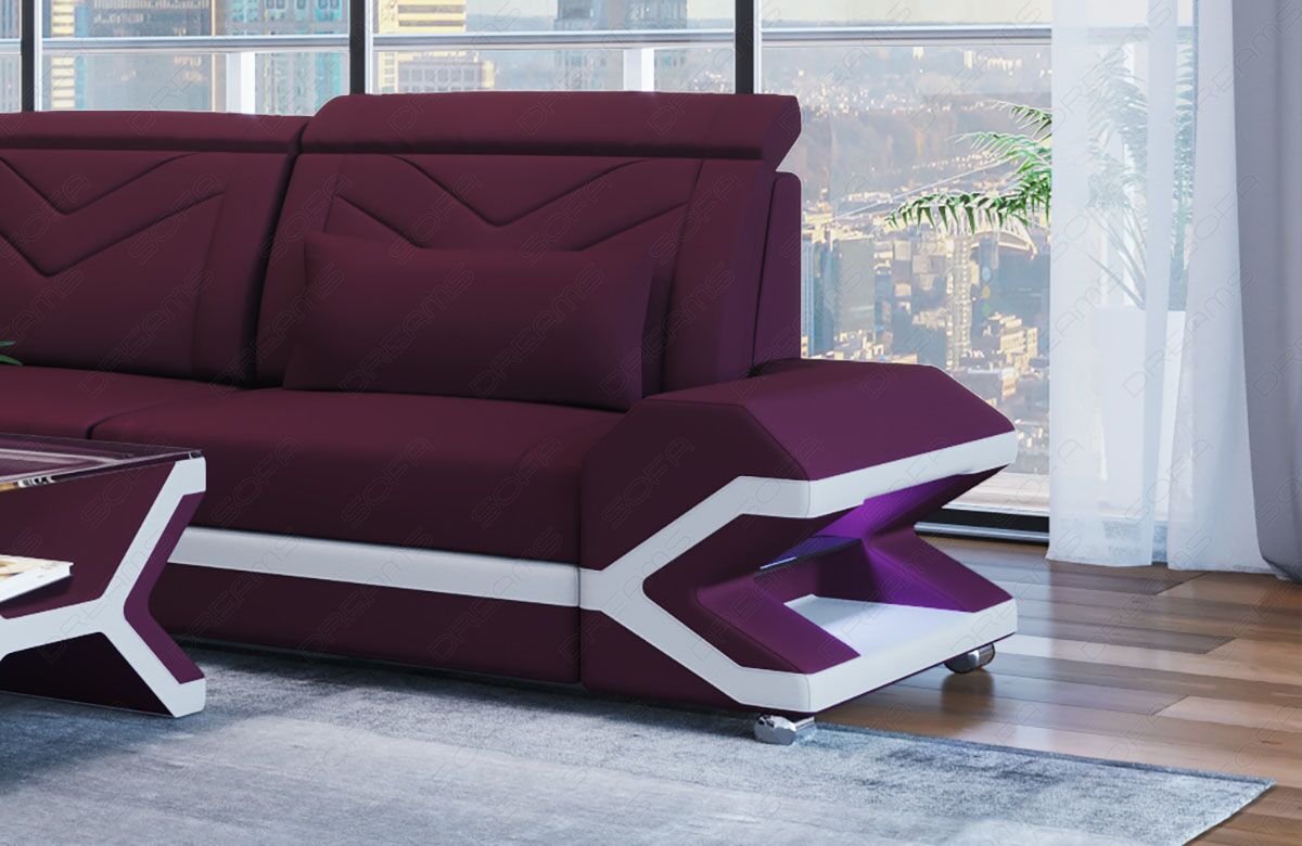 Detailbild der kleinen Armlehne beim XXL Stoffsofa Napoli U Form Mini Sofa mit LED