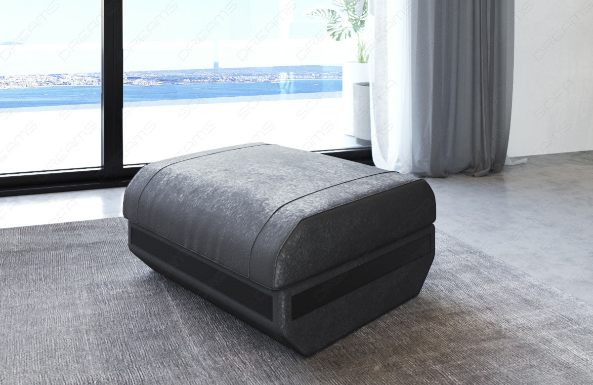 Zu diesem Sofa können Sie optional einen passenden Hocker dazubestellen.