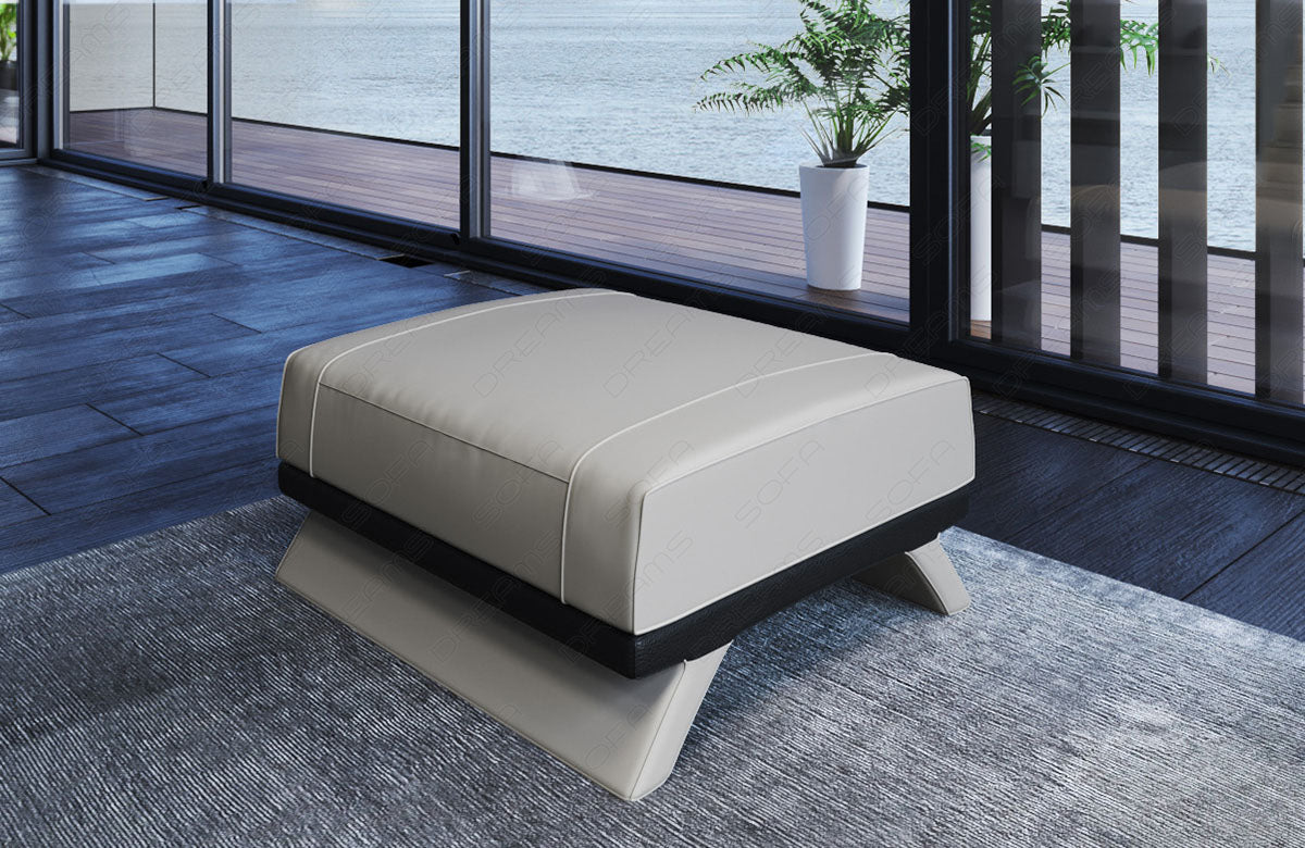 Zu diesem Sofa können Sie optional einen passenden Hocker dazubestellen.