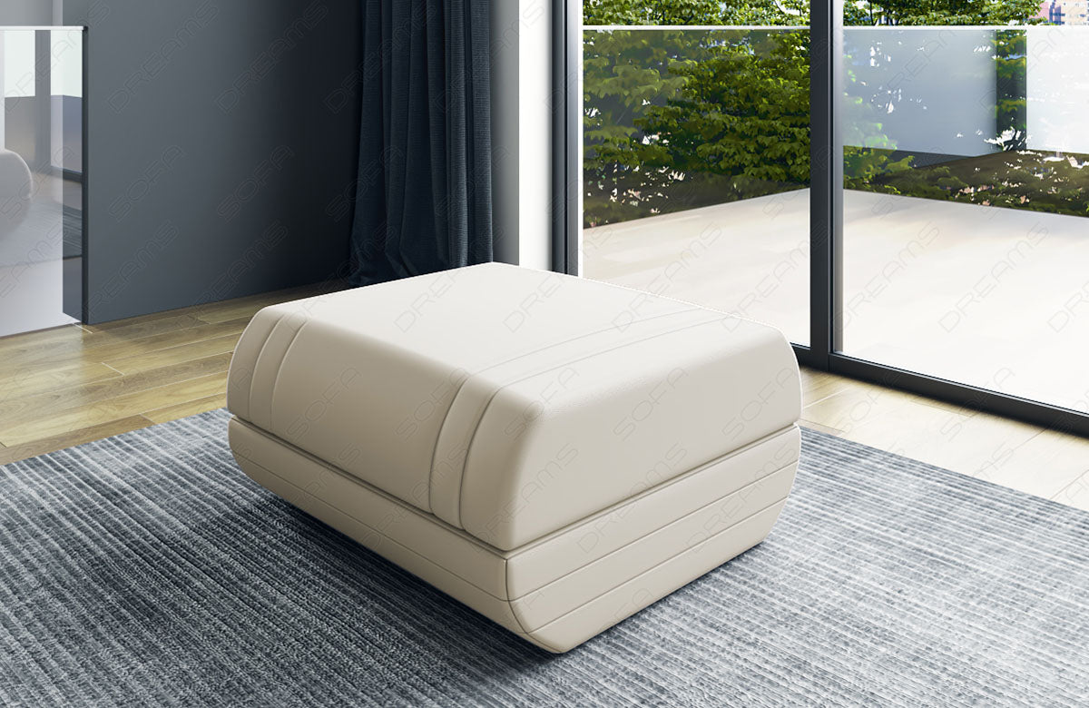 Zu diesem Sofa können Sie optional einen passenden Hocker dazubestellen.