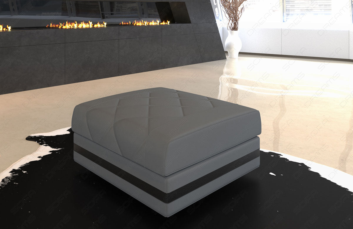 Zu diesem Sofa können Sie optional einen passenden Hocker dazubestellen.