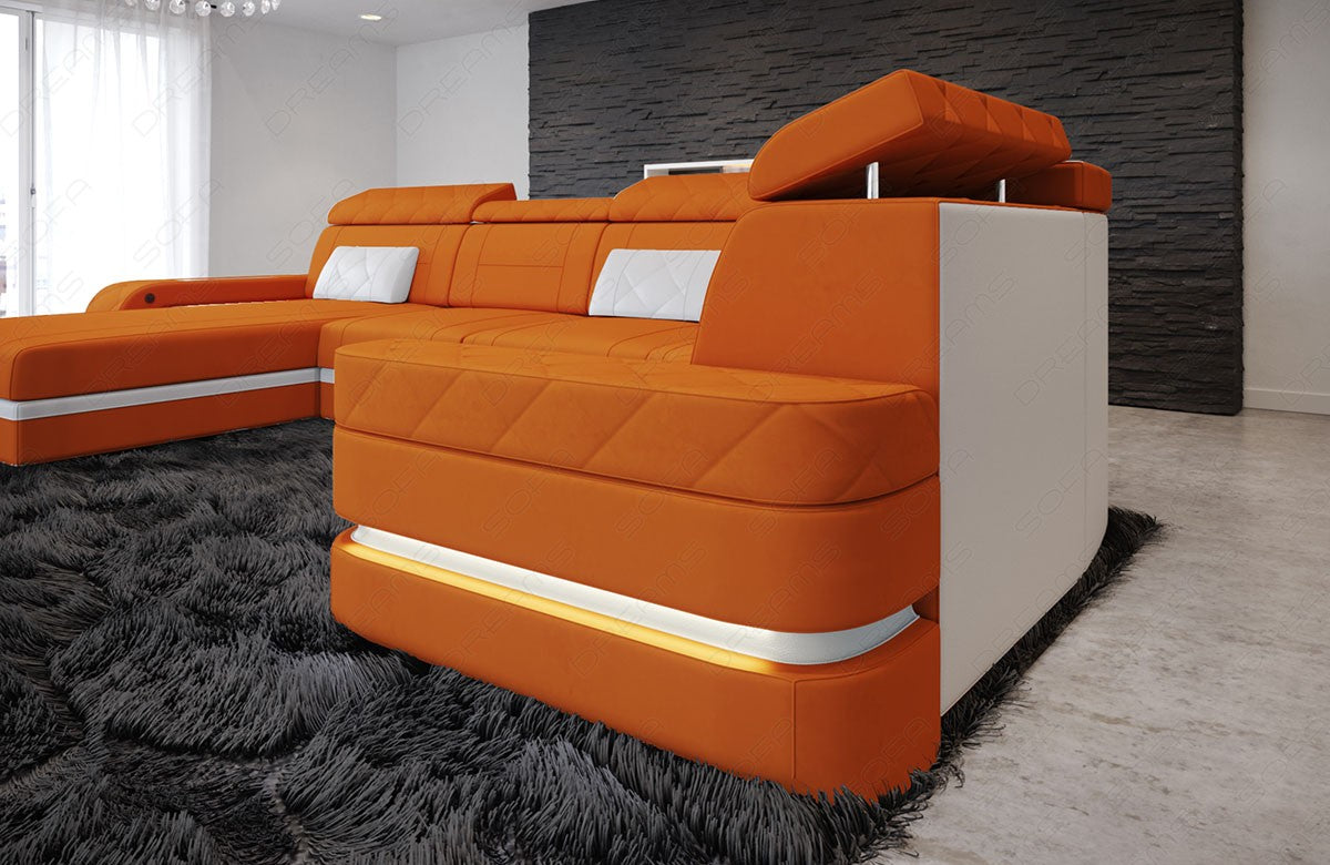 Detailansicht der Rückenlehne und der kleinen Armlehne beim Sofa Bologna U Form