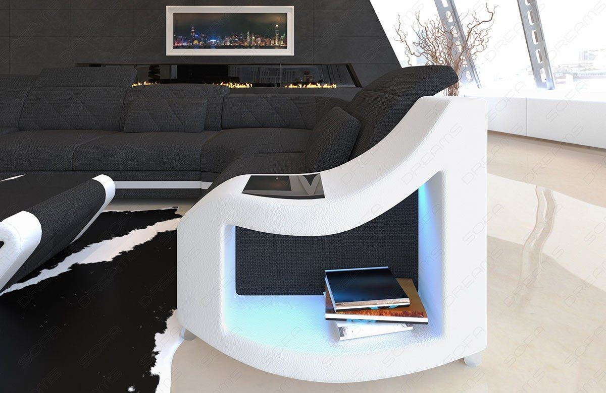 Detailbild der kleinen Armlehne beim U Form Stoffsofa Swing als Mini Sofa mit LED