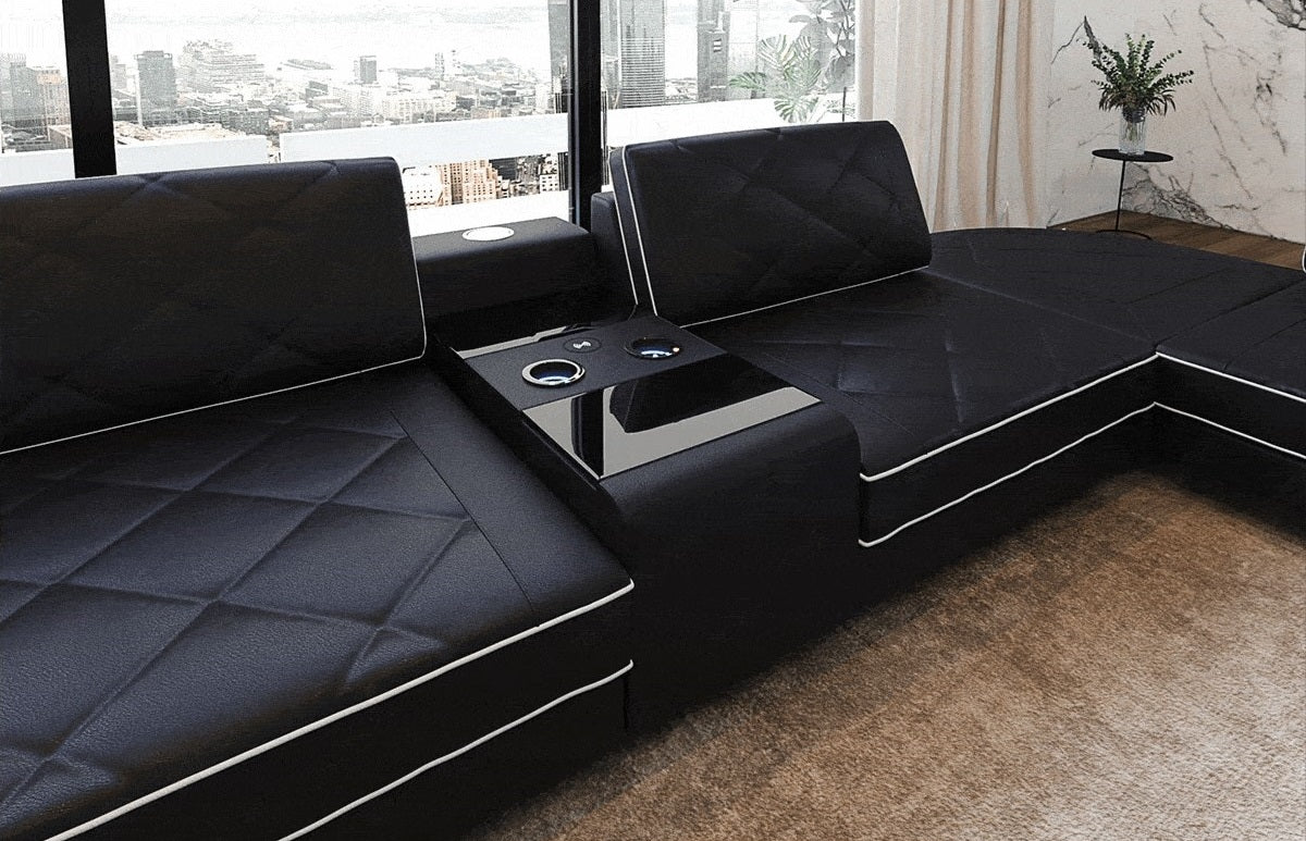 Detailbild der Multifunktionskonsole mit ausfahrbarer Steckdosenleiste, Schublade und USB-Anschlüssen (optional erhältlich)