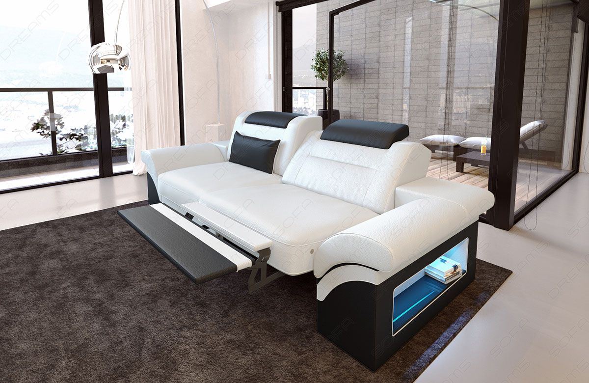 2 Sitzer Ledersofa Monza in weiß-schwarz - Die LED Beleuchtung, USB Anschluss und Relaxfunktion sind optional erhältlich.