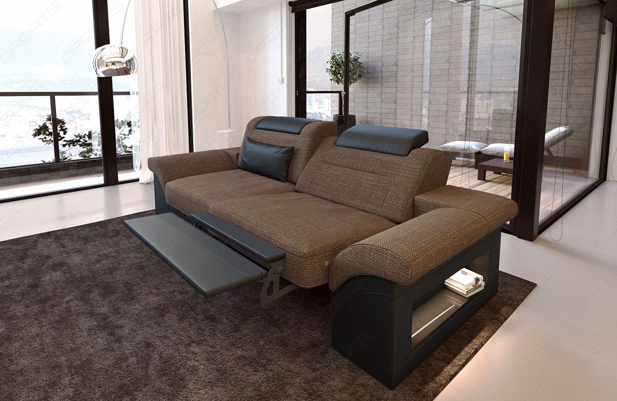 Polster Zweisitzer Sofa Monza in braun - Hugo8 - Die LED Beleuchtung, USB Anschluss und Relaxfunktion sind optional erhältlich. Bei weiteren Fragen kontaktieren Sie uns bitte.
