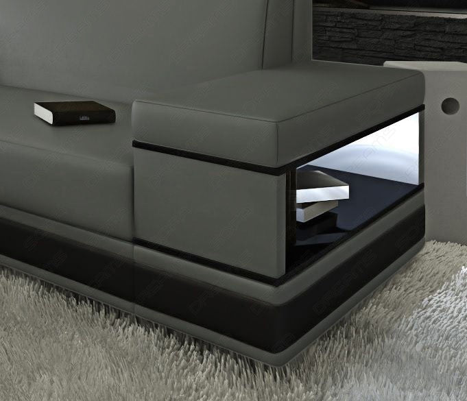 Detailansicht der kleinen Armlehne beim Sofa Messana L Form
