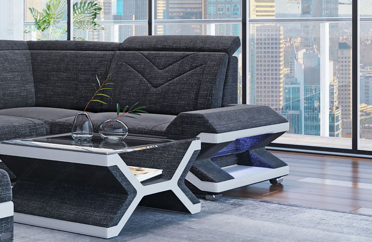 Detailbild der kleinen Armlehne beim Mini U Form Stoffsofa Napoli -Sofa mit LED und USB